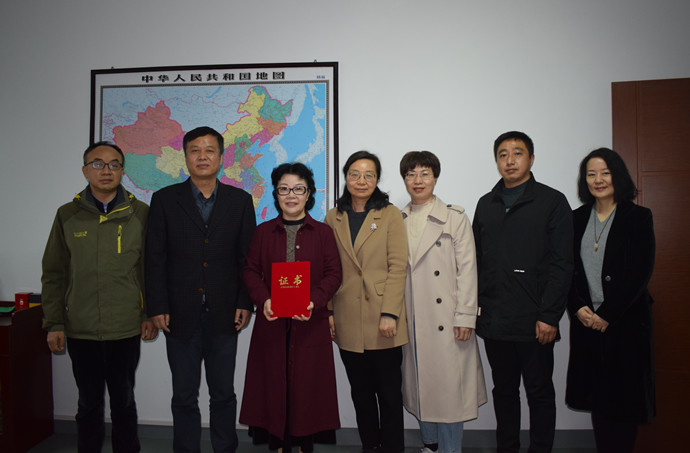 省民政廳向省物協積極參與事實無人撫養兒童助學工程的部分會員單位及個人頒發證書